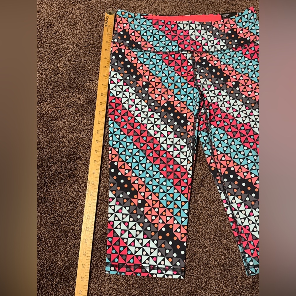 Victoria's Secret VSX Sport Knockout Crop Medium Rise, Geometric, Size Large (L) - Picture 2 of 10